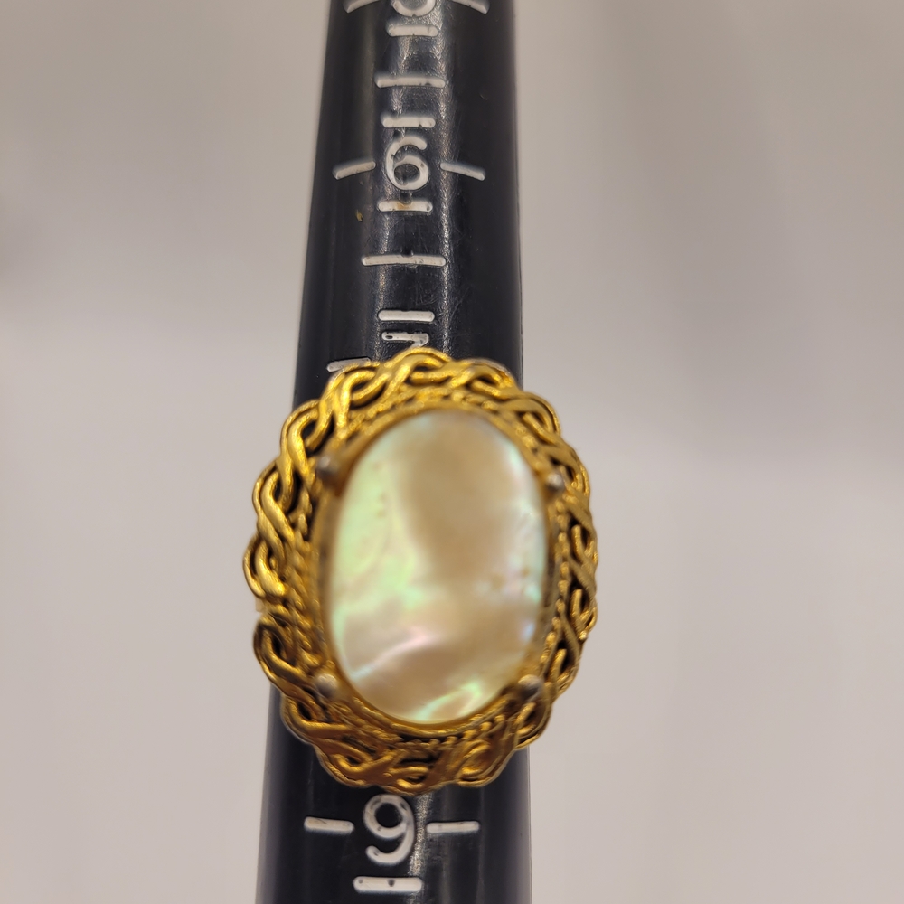 Vintage mother of pearl Gold and Cream Women's Ring